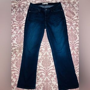 Woman’s Levi curvy bootcut jeans